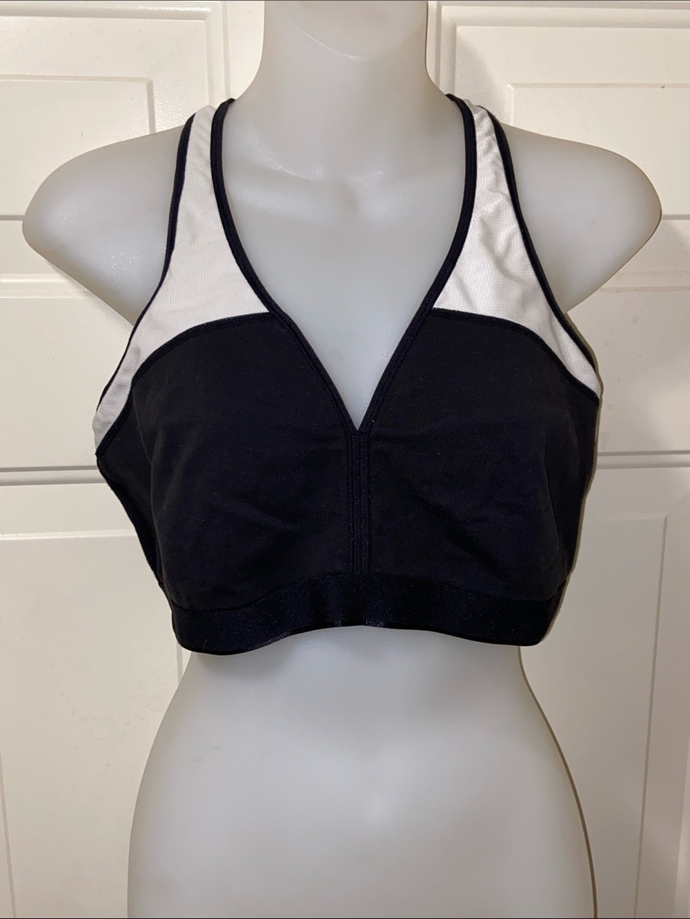 Danskin Black & White V-Neck Racerback Sports Bra